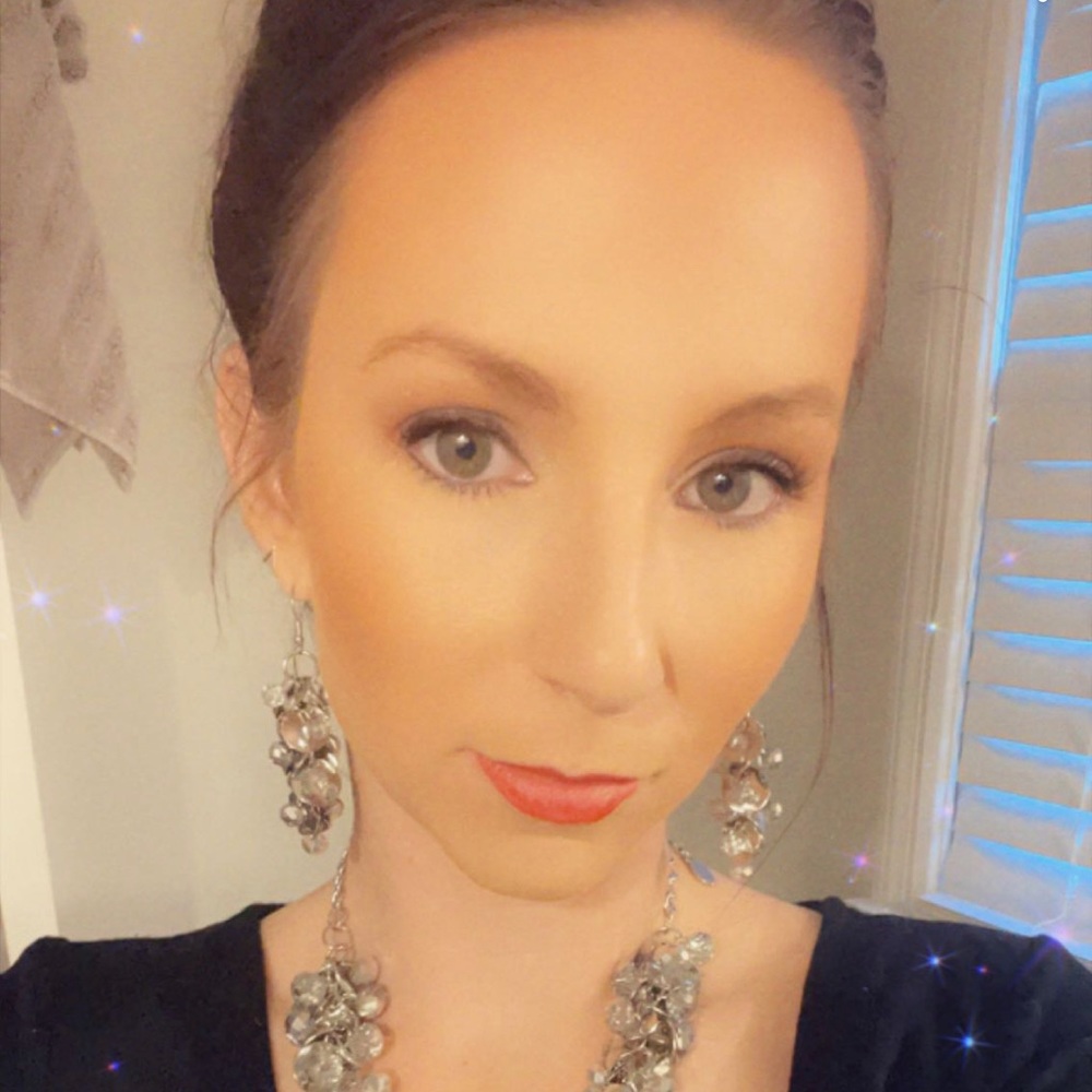 Meet your Posher, Elaine